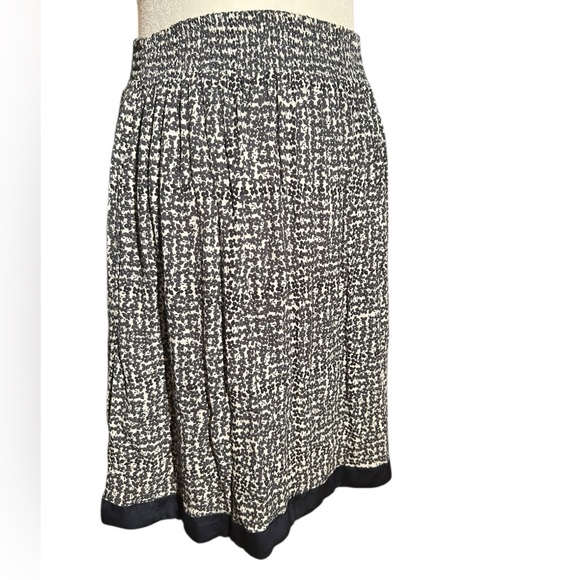 0039 Italy floral flowy navy and white skirt